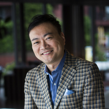 設計：深澤 彰司